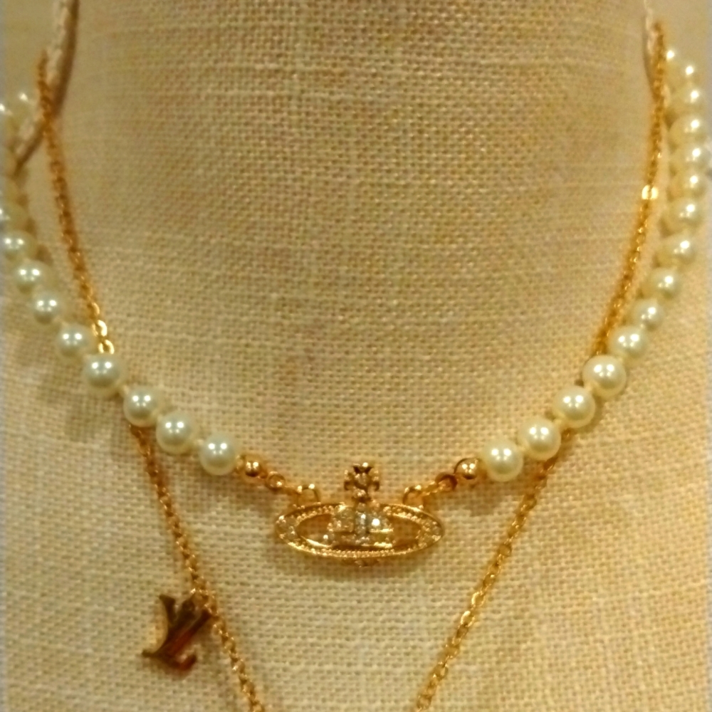 - Vivienne Westwood gold orb pearl choker